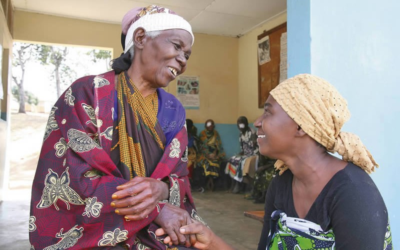 The joy of sight regained. TANZANIA © Suzanne Porter/Sightsavers