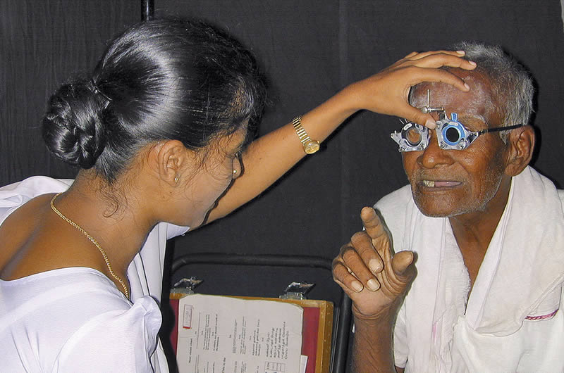 Trained staff refract the patient. INDIA © Aravind Eye Hospitals.